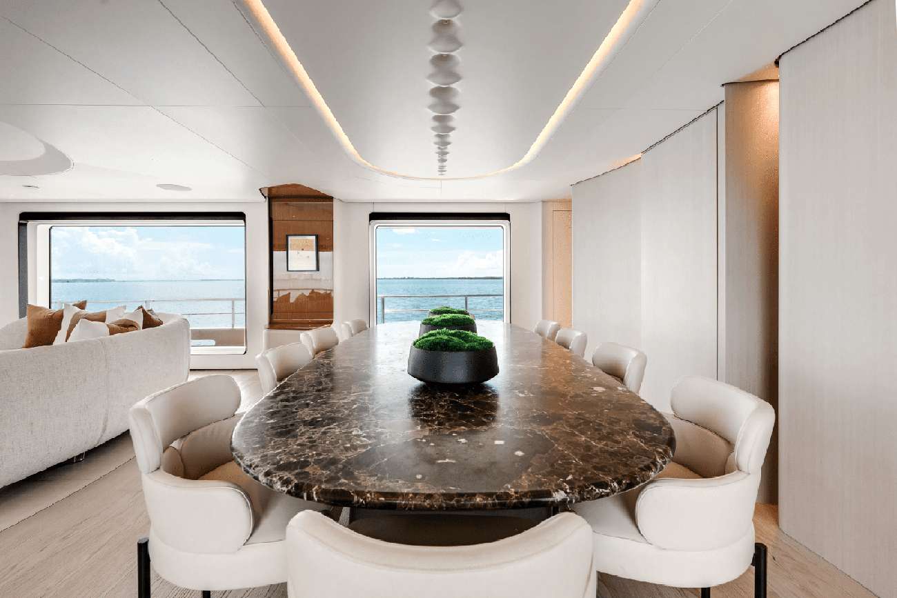 Yacht Photo 21